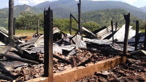 Denuncian omisión de gobierno y Conafor para sofocar incendio en Sola de Vega