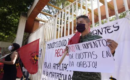 Jóvenes aspirantes a la UABJO cuestionan cobro de cuotas pese a clases en línea por pandemia