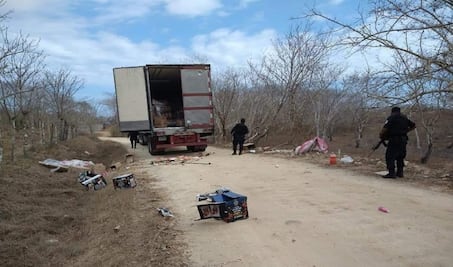Vinculan a proceso por robo con violencia a tres saqueadores de trailer de Chedraui en Pochutla