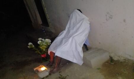 Muere hombre en una silla en Pochutla, tardan 9 horas en levantar el cuerpo por miedo a Covid-19