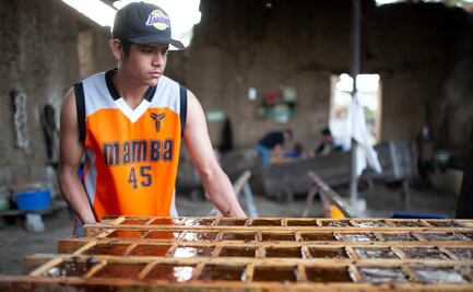 Resiste el último trapichero de la Ciénega: mantiene viva tradición centenaria donde nace panela