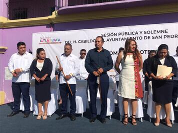 Asumen ediles en más de 400 municipios indígenas; 20 serán gobernados por mujeres