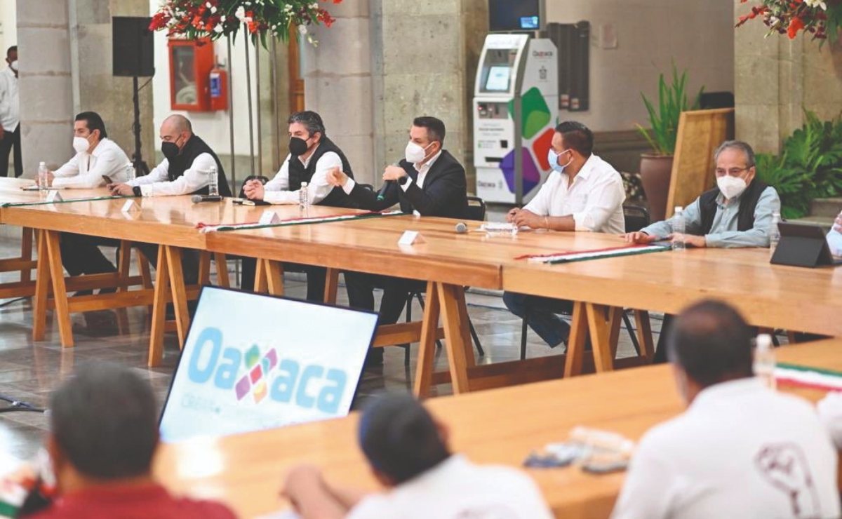 Renovar contratos a 2 mil empleados eventuales de Salud implicaría desvío de recursos: Murat