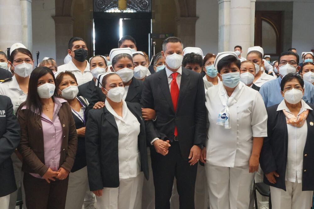Reconoce Murat vocación de enfermeras en Oaxaca; han muerto 16 a causa de la pandemia