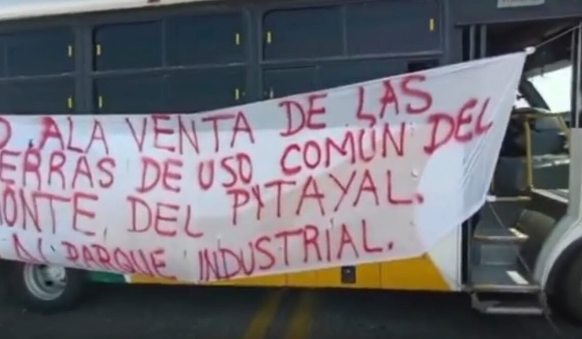 Bloquean Carretera Panamericana en rechazo al Corredor Interoceánico, en el Istmo, Oaxaca