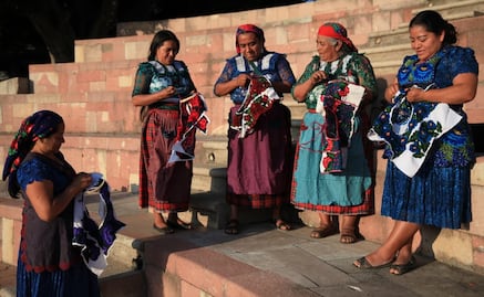 Bordadoras de Quialana, Oaxaca: la vestimenta tradicional de una identidad en resistencia
