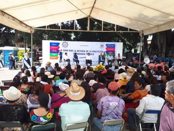 Protestan contra desaparición de talleres en secundarias de Oaxaca