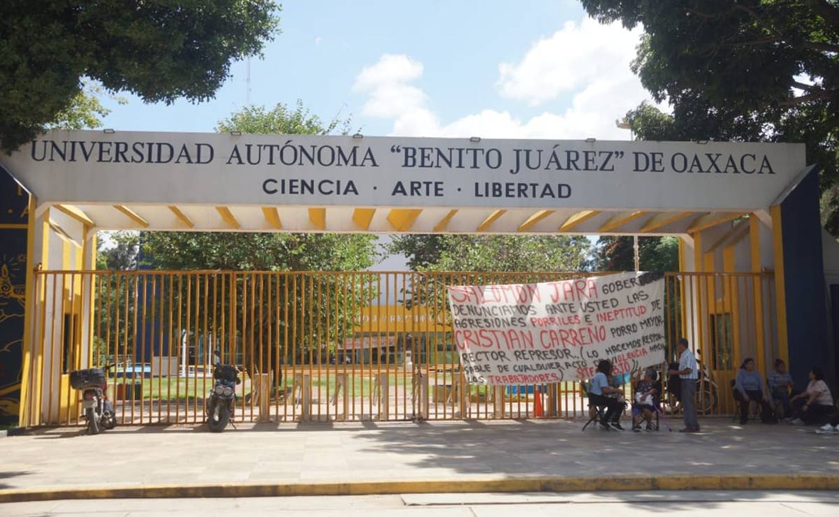 Cumple una semana toma de Ciudad Universitaria de la UABJO por trabajadores del STEUABJO