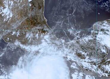 Se intensifica Agatha a huracán categoría 2; activan 203 refugios en Costa de Oaxaca