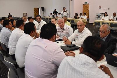 Revisan SEP y el IEEPO las demandas de la Sección 22 del SNTE