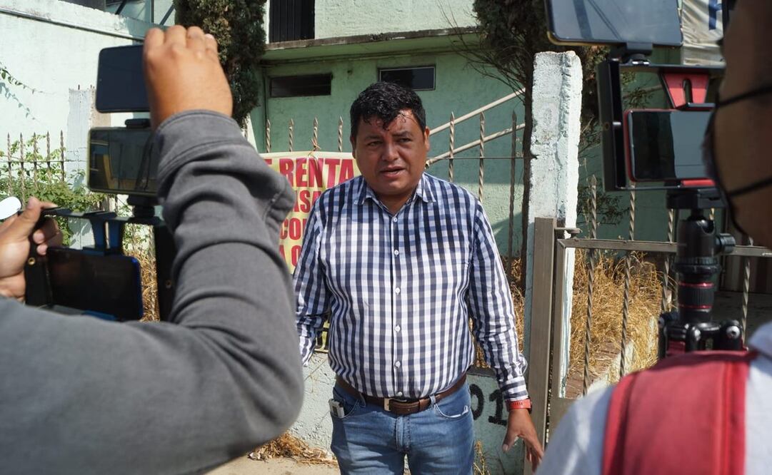Normalistas agreden a reportero de Oaxaca que documentó cómo saqueaban camión de refrescos. Foto: Edwin Hernández