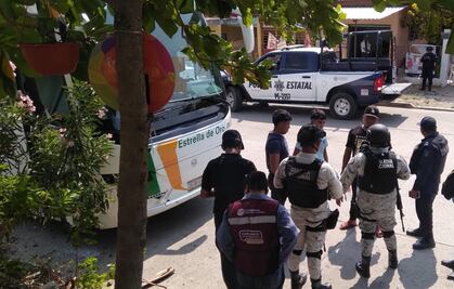 Atacan a balazos a autobús que transportaba normalistas de Ayotzinapa en Oaxaca ; hay un herido