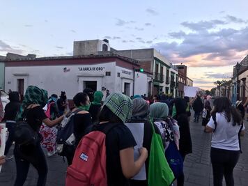 Feministas de Oaxaca exigen a políticos que no se monten al paro de mujeres