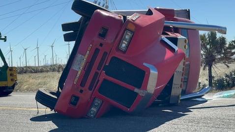 Tráileres volcados en La Ventosa y comunidades sin luz deja el frente frío número 30 en el Istmo de Oaxaca  
