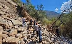Con cooperaciones, pobladores rehabilitan de manera temporal canal de riego afectado por sismo en la Mixteca