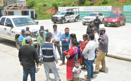 Pese a asesinato de dos mujeres triquis, gobierno de Oaxaca asegura que se mantiene diálogo para retorno