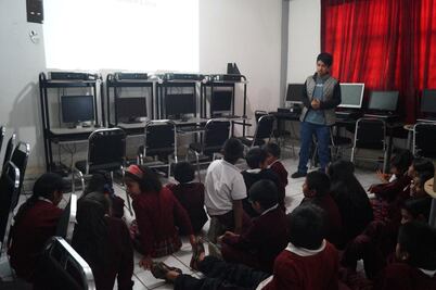 Imparte “Pingüino Xhidza” taller de tecnología en zapoteco