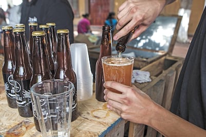 Morena va por más impuestos a tabaco y bebidas alcohólicas