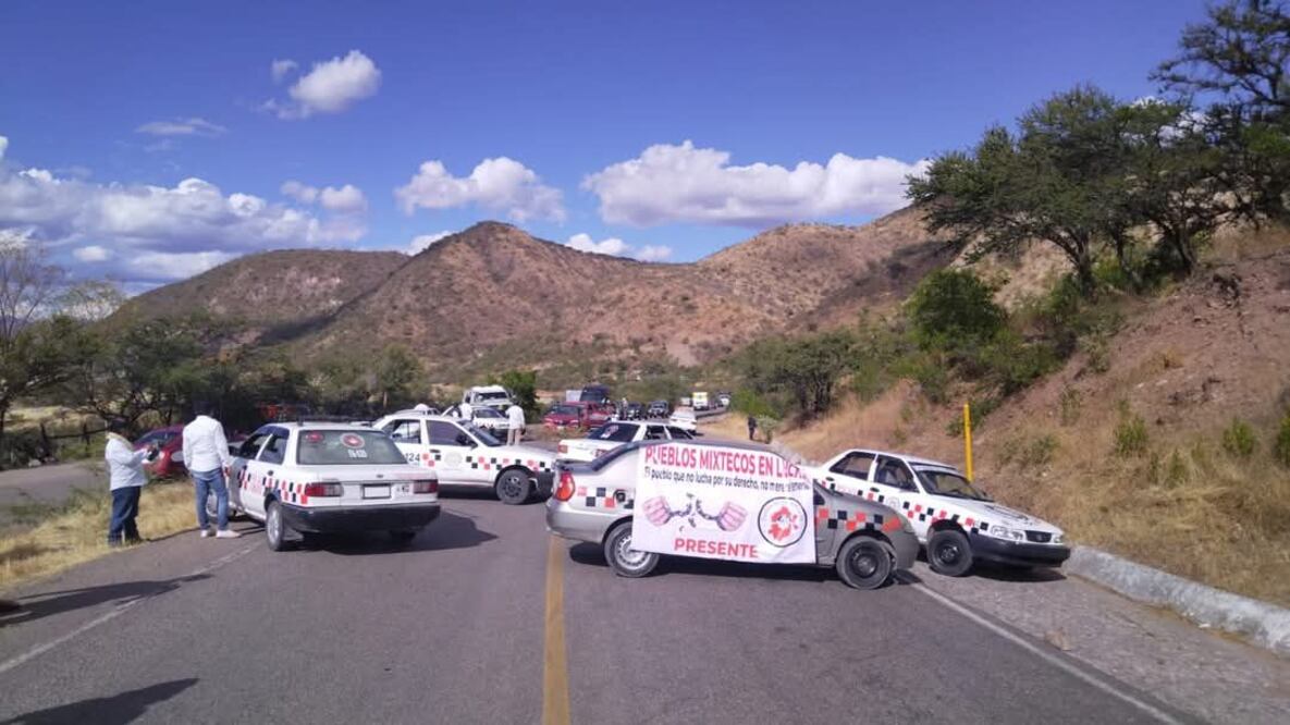 Con bloqueo en la Mixteca de Oaxaca denuncian falta de medicinas para atender a niño en estado grave