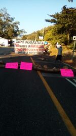 Bloqueo carretero en Astata; impiden paso a la Costa