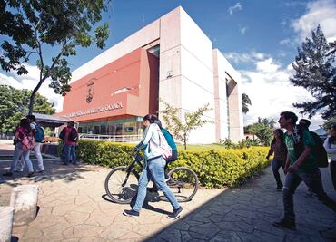 “Enrique Peña Nieto se va sin pagar deuda a UABJO”