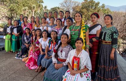 Lila Downs y Fondo Guadalupe Musalem buscan 2.3 mdp para becar a 36 mujeres de Oaxaca