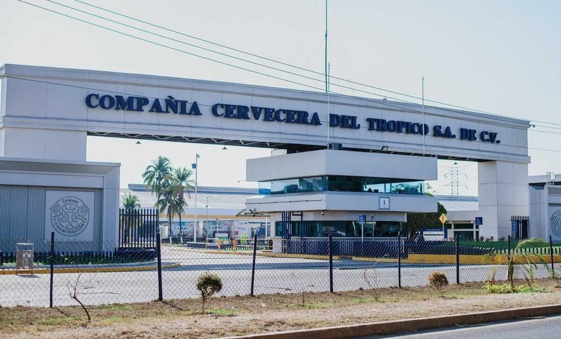 Trabajadores cerveceros amagan con huelga en planta de Grupo Modelo en la Cuenca de Oaxaca. Fotos: Antonio Mundaca