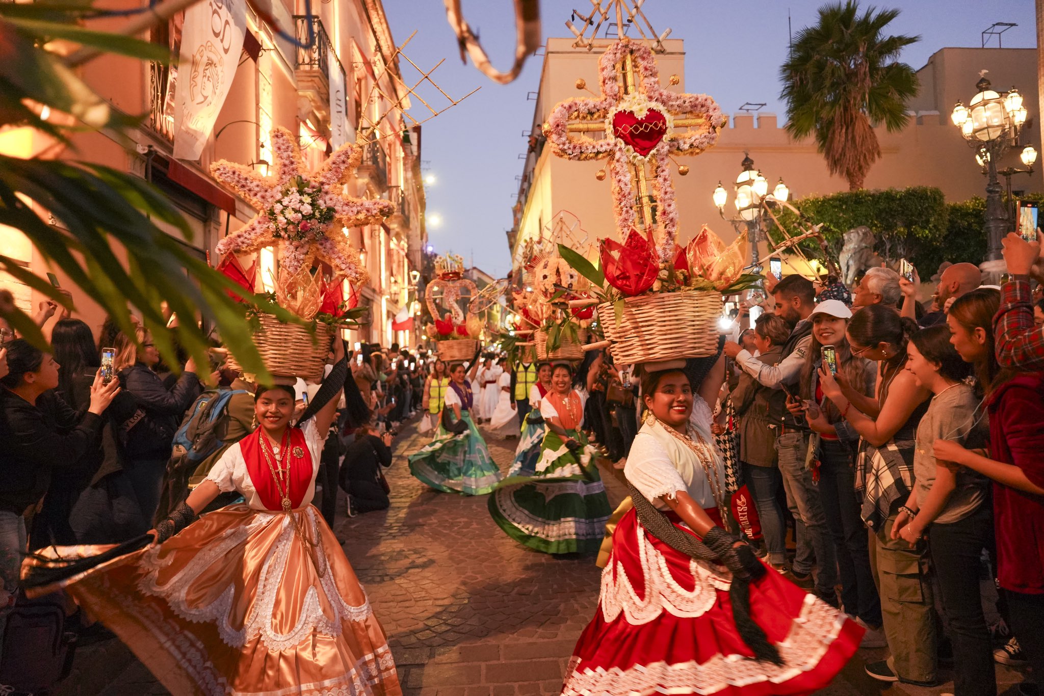 Chinas oaxaqueñas en la Guelaguetza. Foto: Guelaguetza Oficial, X