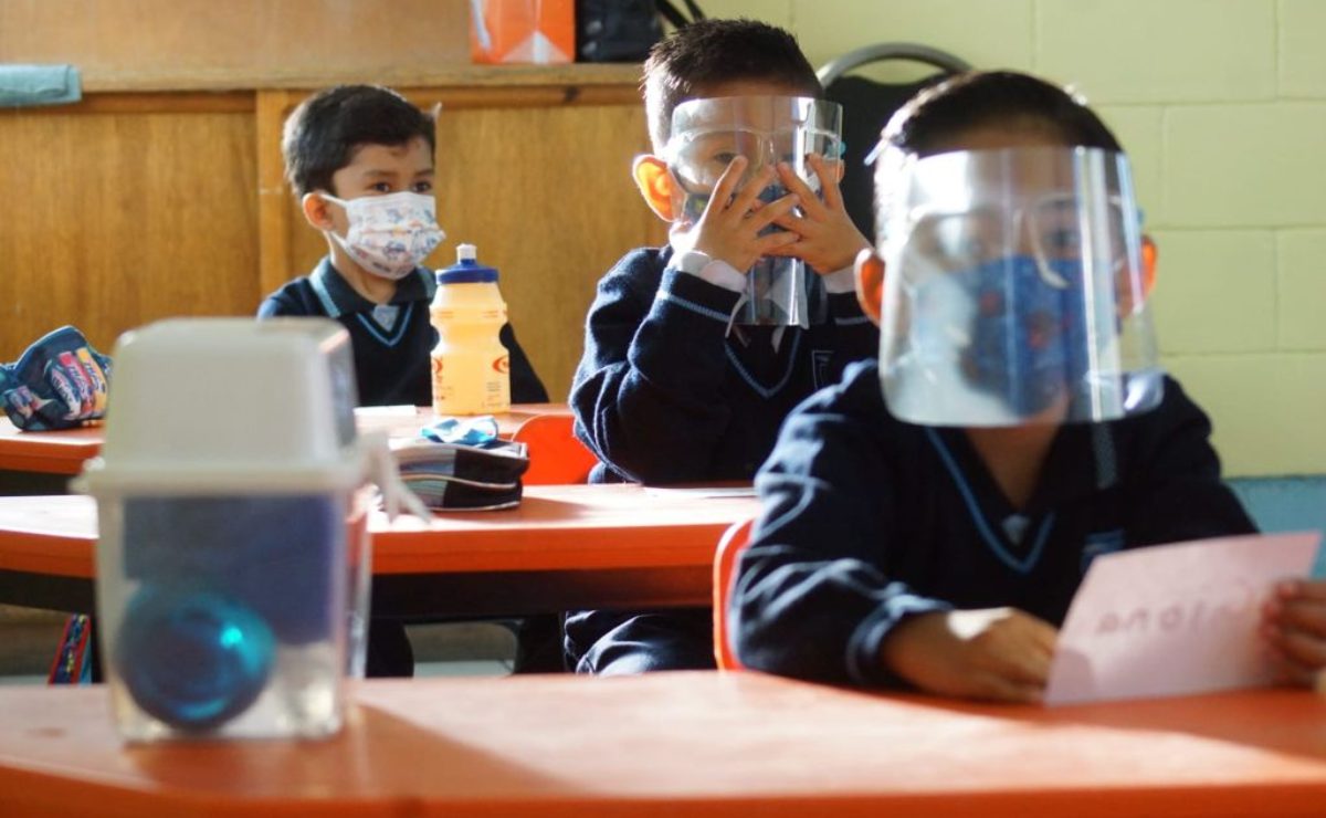 Ante emergencia por lluvias, IEEPO autoriza suspender clases semipresenciales en el Istmo de Oaxaca