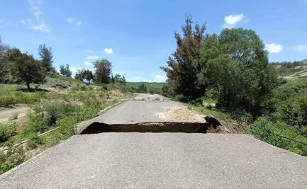 Lluvias colapsan puente de la carretera Tamazulapan- Tepelmeme, Oaxaca; 8 comunidades están incomunicadas
