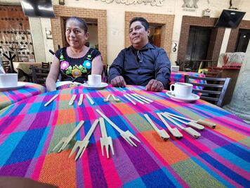 Presentan proyecto de utensilios de carrizo; buscan financiamiento