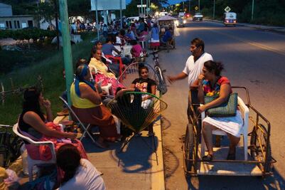 Hacen fila en Juchitán en espera de apoyos de Empleo Temporal