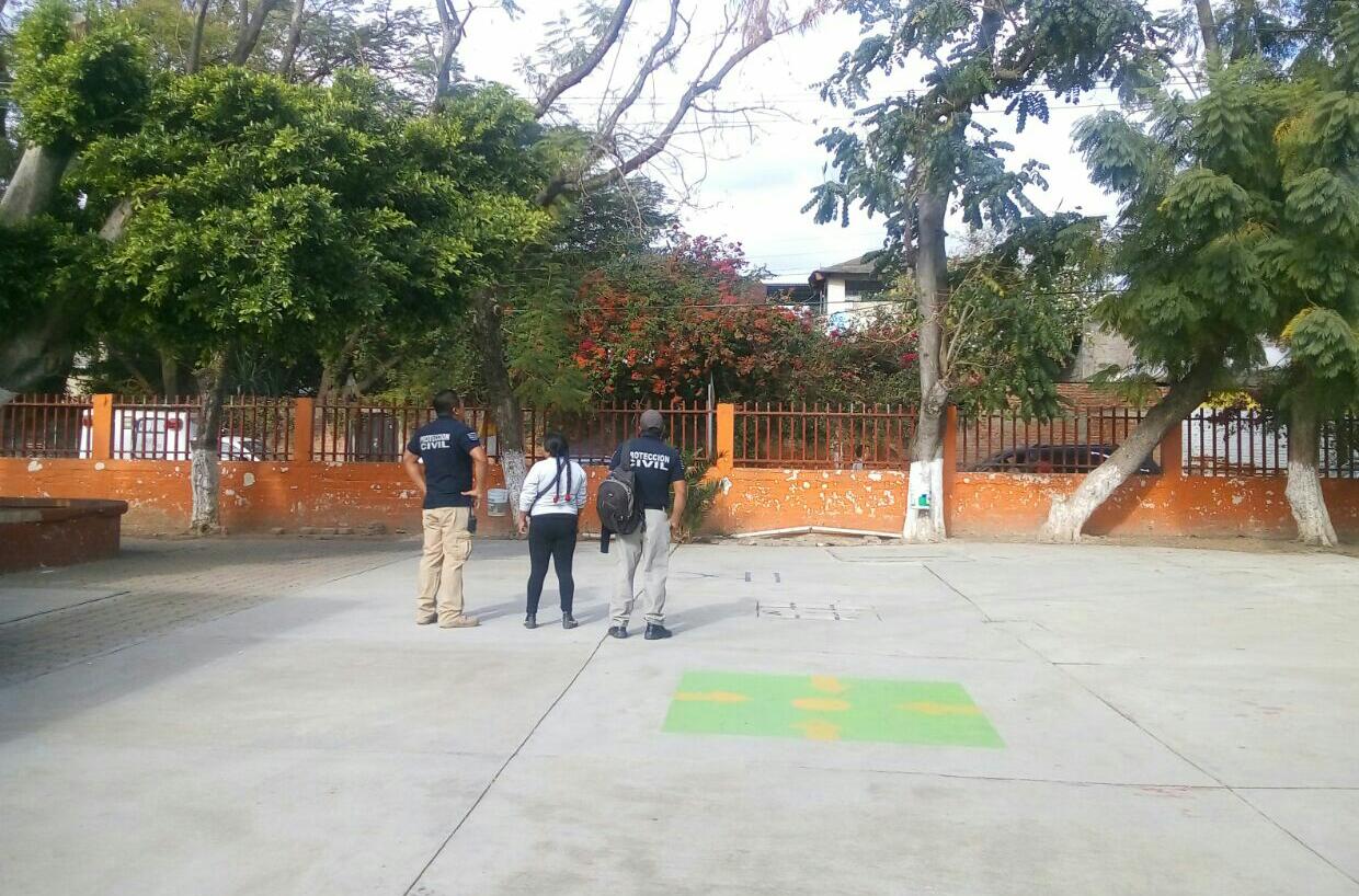 Suspenden clases en plantel de Santa Lucía por olor a gas