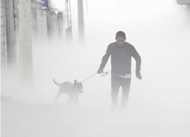 Regresa a rescatar a su perro en medio de la nube de gas en Puebla