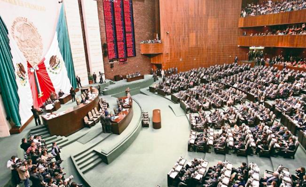 Diputados y senadores gastaron 452 mdp en seguros médicos