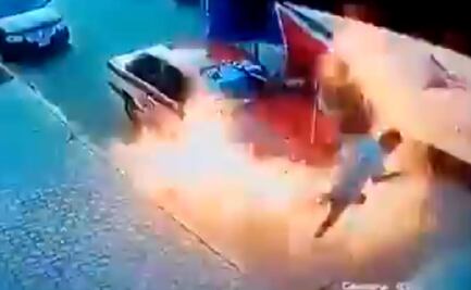 Taxi se incendia en Xoxocotlán, Oaxaca; pasajeras logran escapar