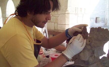 Talento oaxaqueño rescata el arte sacro de las manos del tiempo