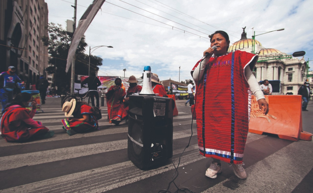“No esperábamos salir con vida”: a un año, triquis desplazadas de Oaxaca siguen sin noticias del retorno