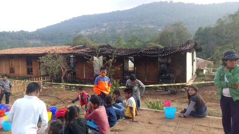 Se incendia internado en Yosondúa; piden ayuda para niños afectados