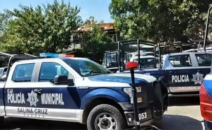 Cumplen 10 días en paro policías municipales de Salina Cruz; amagan con aumentar protestas