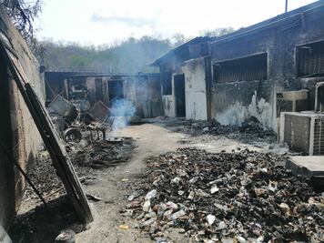 Olor a humo y silencio tras incendio en estación de San Pedro Tapanatepec