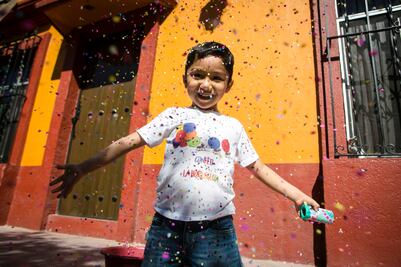 Memo, el niño emprendedor que fabrica confeti sustentable