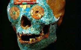 Cráneo cubierto de turquesa, ancestro del pueblo ñuu savi, retorna a Oaxaca tras ser repatriado de Holanda