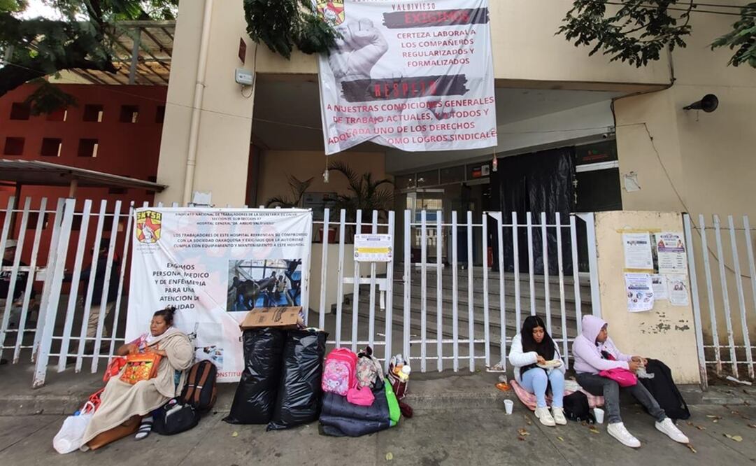 Se suman en todo el estado a paro de trabajadores de Salud de Oaxaca contra IMSS-Bienestar. Foto: Mario Arturo Martínez
