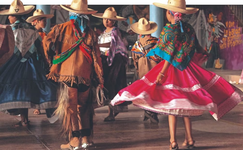 Los niños preservan su identidad ñu savi al preservar las danzas tradicionales