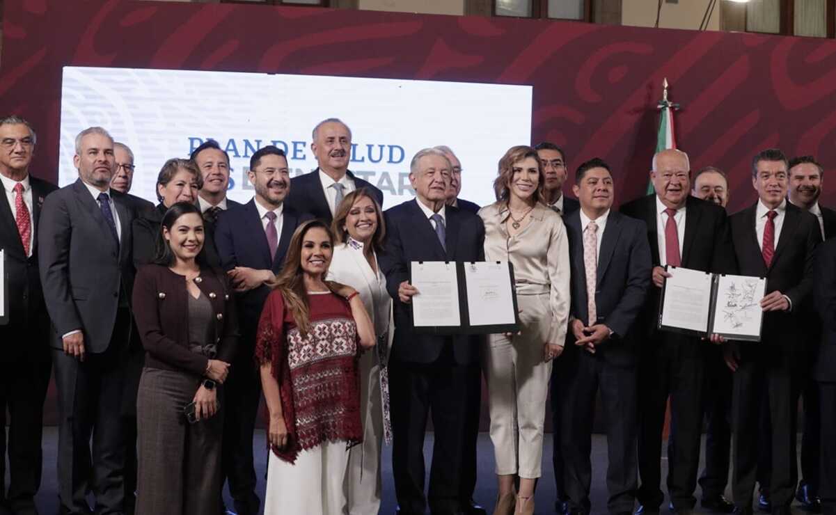 AMLO firma acuerdo con 23 gobernadores para garantizar servicios médicos y medicamentos gratuitos. Foto: Gabriel Pano