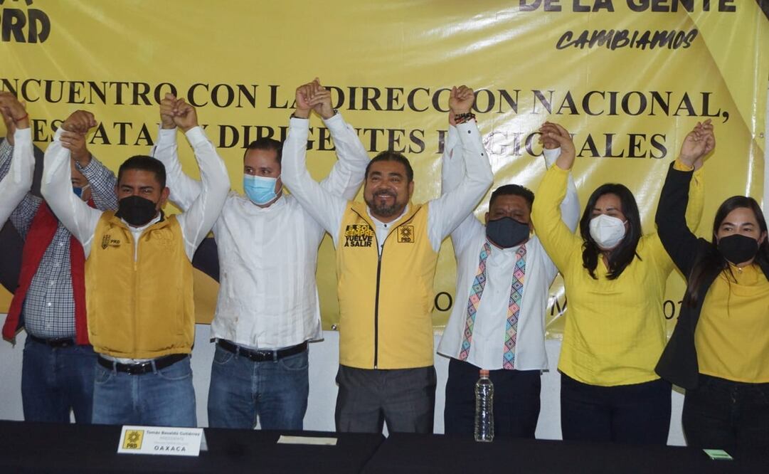 La alianza PRi-PRD anunció a Alejandro Avilés Álvarez como su candidato para la gubernatura de Oaxaca. Foto: Edwin Hernández
