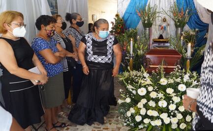 “No tuvo nada que ver la vacuna, tengan confianza y vacúnense todos”, dice hijo de médico que murió en Oaxaca