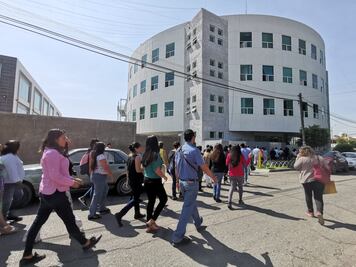 Evacúan edificios por sismo  con epicentro en la Costa