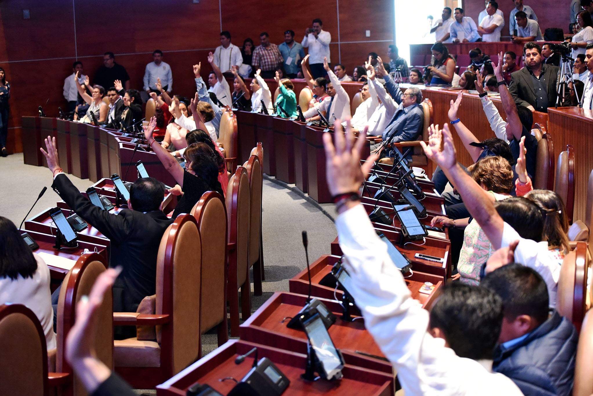 Tras prórroga, diputados de Oaxaca aprueban Ley de Consulta Indígena